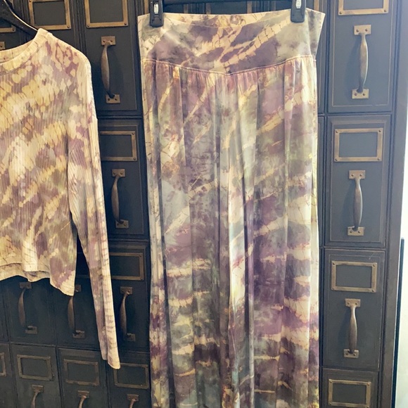 Hard Tail Forever wide-legged pant and Crop Top. - Picture 5 of 6